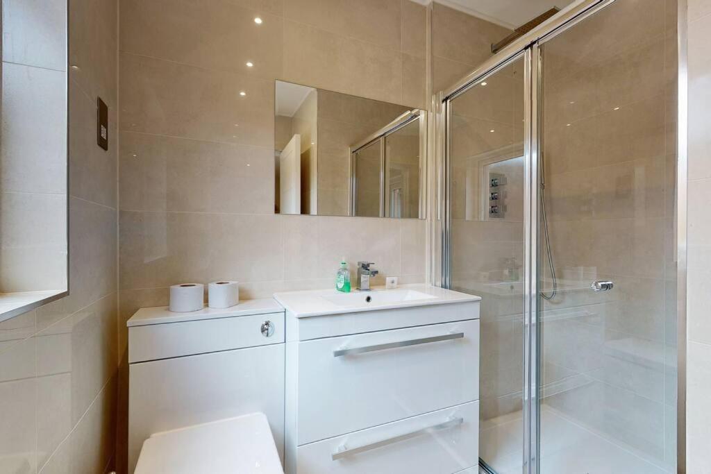 Elegant 2Bed Flat 10Min To Wimbledon Tennis Courts London Eksteriør billede